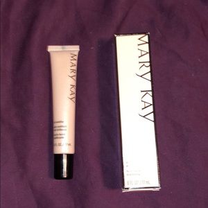 Mary Kay Mattifier x2
